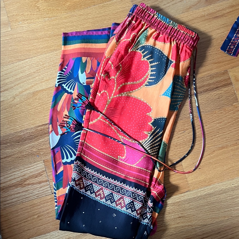 FARM Rio Multicolor Mixed Scarves Drawstring Pant - Picture 5 of 6